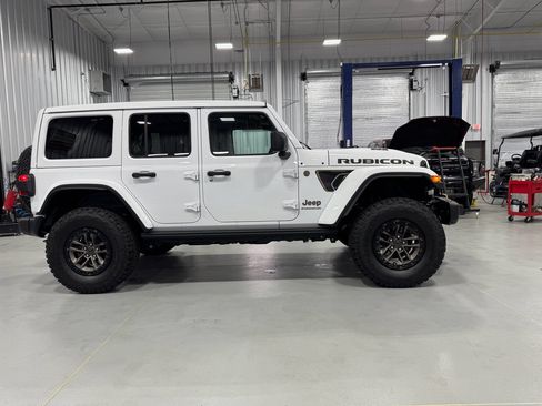 New 2025 Jeep Wrangler Unlimited Rubicon 392 image 17