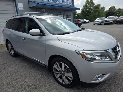 Used 2015 Nissan Pathfinder 4WD image 3