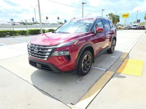 Used 2025 Nissan Rogue SV w/ SV Premium Package image 8