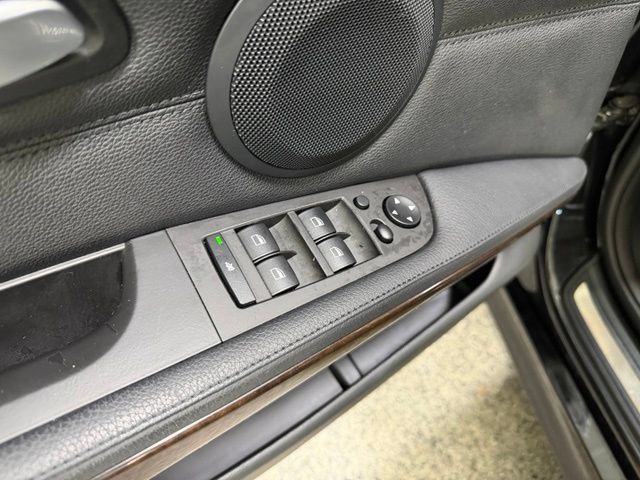 Used 2011 BMW 335i xDrive Sedan AWD/4WD image 18