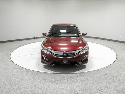 Used 2017 Honda Accord Sport image 19