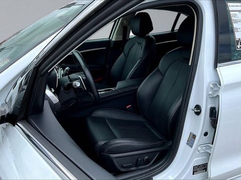Used 2025 Genesis G70 2.5T RWD image 22