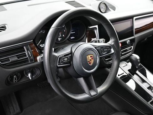 Certified 2022 Porsche Macan AWD/4WD image 16