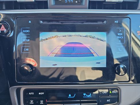 Used 2017 Toyota Corolla LE image 22