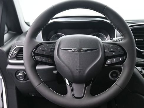 New 2026 Chrysler Pacifica Limited w/ Uconnect Theater Family Group AWD/4WD image 28