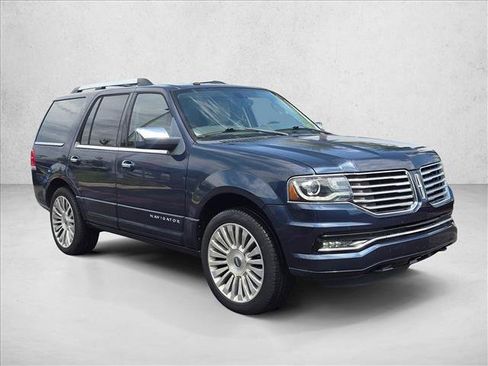 Used 2016 Lincoln Navigator Select RWD image 2
