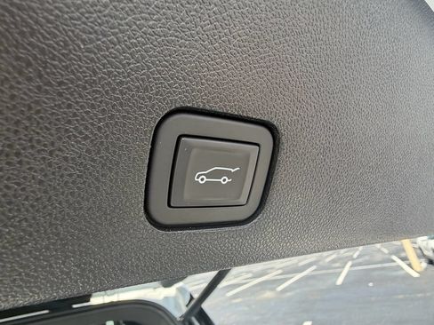 Used 2024 Cadillac XT6 Premium Luxury AWD/4WD image 17