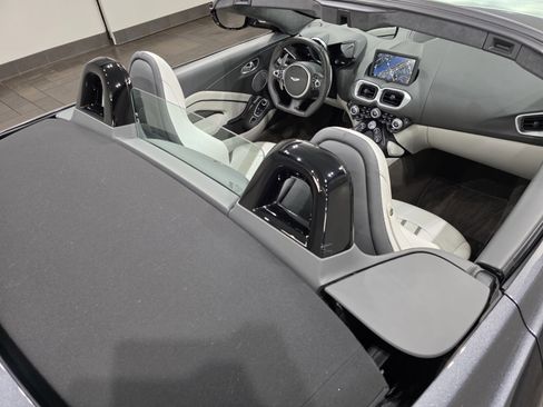 Used 2023 Aston Martin V8 Vantage Roadster image 18