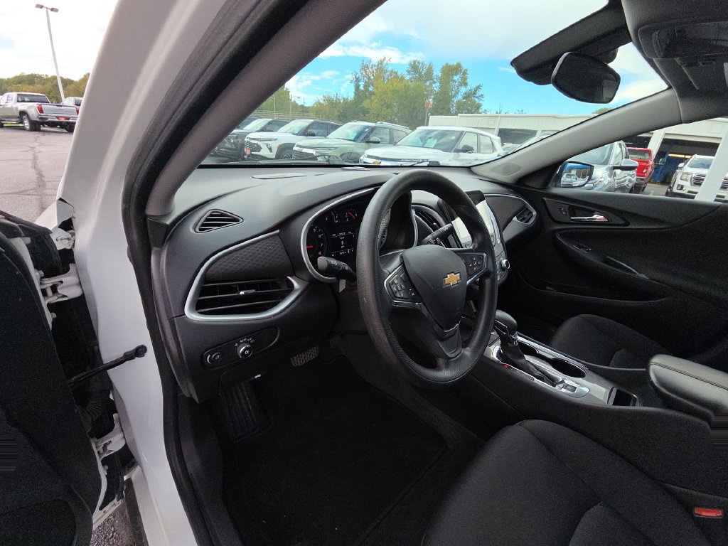 Used 2024 Chevrolet Malibu LT FWD image 14