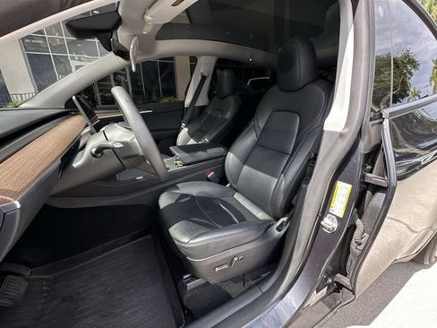 Used 2024 Tesla Model Y Long Range AWD/4WD image 3