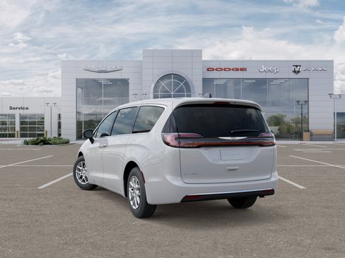 New 2026 Chrysler Pacifica Select image 4