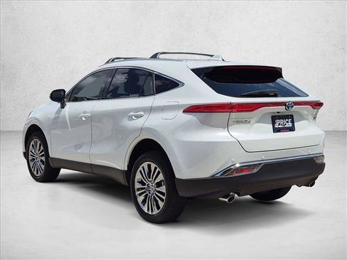 Used 2024 Toyota Venza XLE AWD/4WD image 8