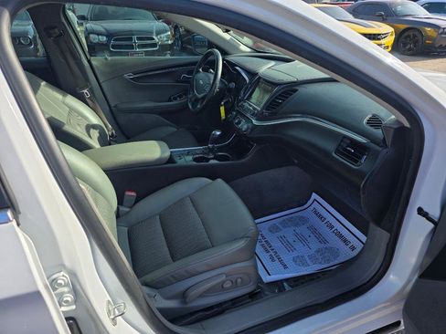 Used 2015 Chevrolet Impala LT w/ Convenience Package image 9