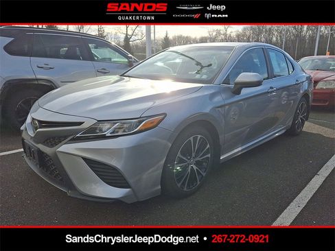 Used 2018 Toyota Camry L image 1