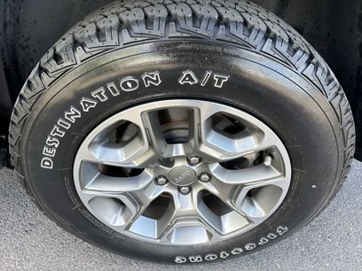 Used 2022 Jeep Cherokee Trailhawk w/ Comfort/Convenience Group