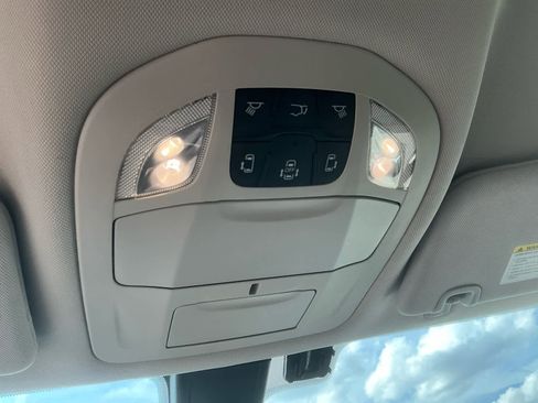 Used 2020 Chrysler Voyager Lxi image 21