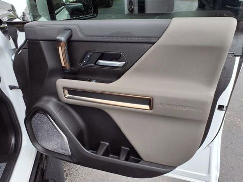 Used 2025 GMC Hummer EV 2X image 30
