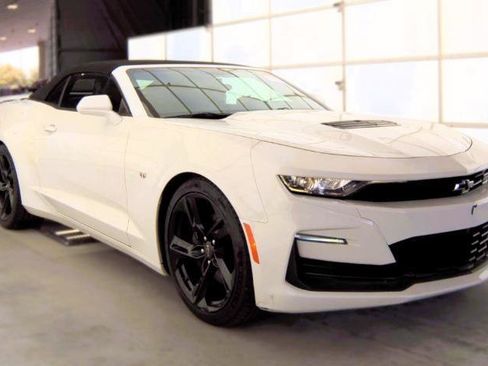 Used 2020 Chevrolet Camaro SS RWD image 5