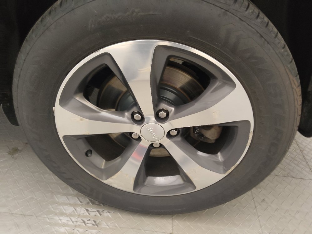 Used 2019 Jeep Cherokee Limited AWD/4WD image 31