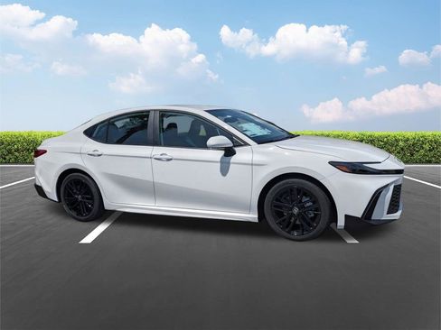 New 2026 Toyota Camry SE w/ Convenience Package FWD image 2