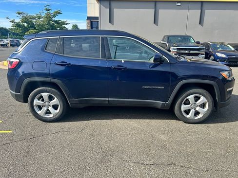 Used 2019 Jeep Compass Latitude w/ Popular Equipment Group AWD/4WD image 3