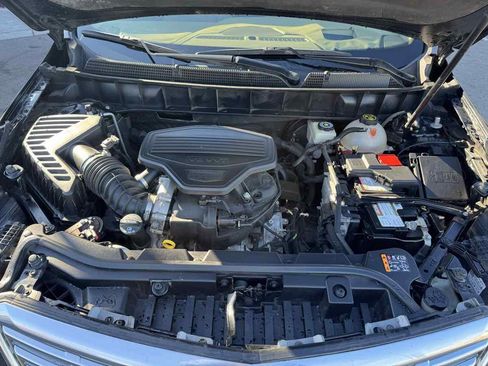 Used 2018 Cadillac XT5 Platinum w/ Driver Assist Package image 43