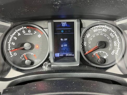 Used 2022 Toyota Tacoma SR AWD/4WD image 14