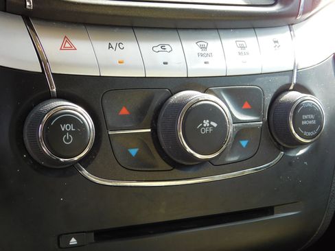 Used 2019 Dodge Journey SE FWD image 15