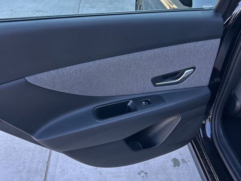 Certified 2025 Hyundai Elantra Limited image 11