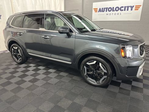 Used 2023 Kia Telluride S AWD/4WD image 2