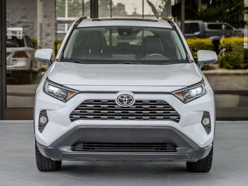 Used 2021 Toyota RAV4 XLE w/ Convenience Package FWD image 5