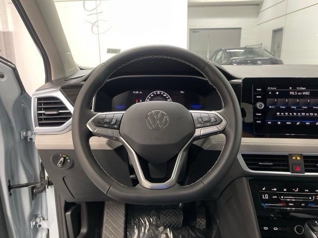 New 2027 Volkswagen Taos SE AWD/4WD image 15