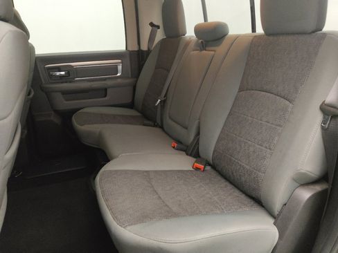 Used 2020 RAM 1500 Classic SLT w/ Luxury Group image 18