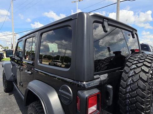 Used 2023 Jeep Wrangler Unlimited w/ Cold Weather Group AWD/4WD image 38