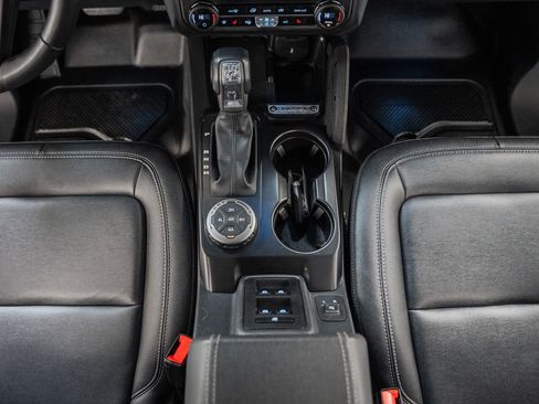 Used 2025 Ford Bronco Badlands image 35