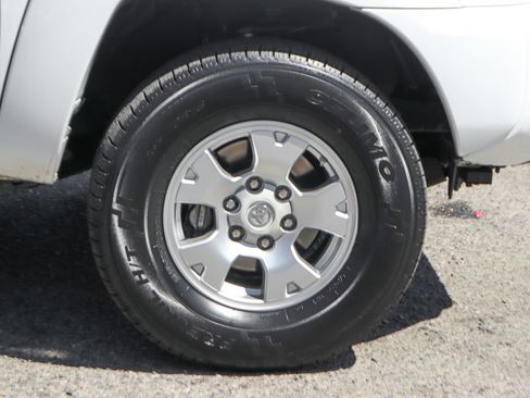 Used 2015 Toyota Tacoma PreRunner w/ TRD Off-Road Package RWD image 37