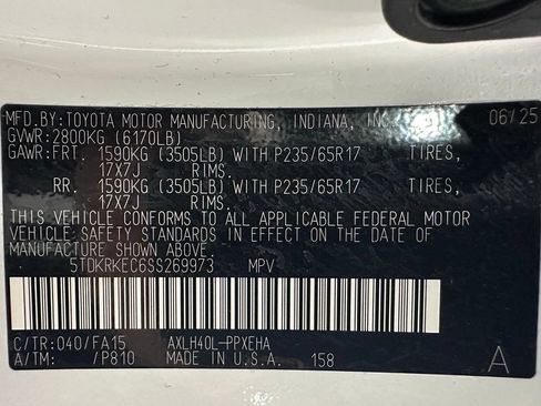 Used 2025 Toyota Sienna LE FWD image 11