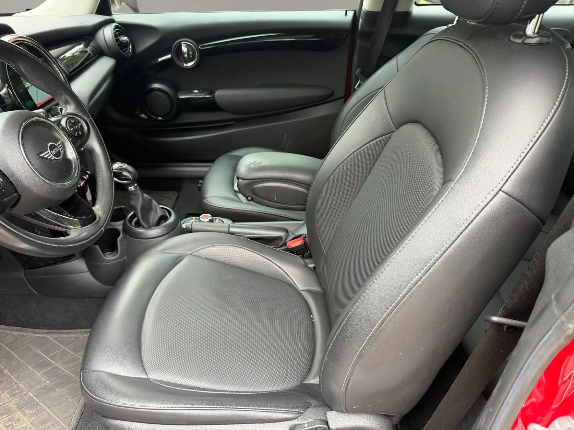 Used 2019 MINI Cooper 2-Door Hardtop w/ Signature Upholstery Package FWD image 9