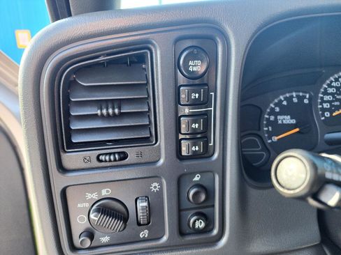 Used 2004 Chevrolet Avalanche Z71 w/ Sun And Sound Package image 16