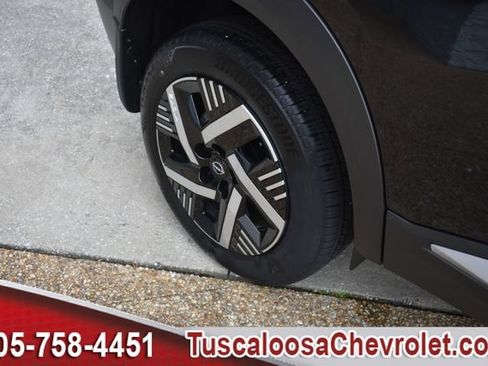 Used 2025 Nissan Kicks SV w/ Interior Electronics Package FWD image 15