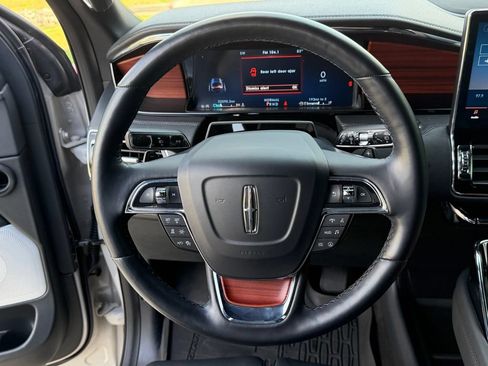 Used 2024 Lincoln Navigator Reserve AWD/4WD image 28