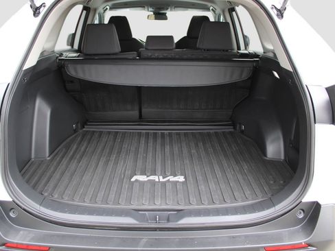 Used 2024 Toyota RAV4 LE image 28