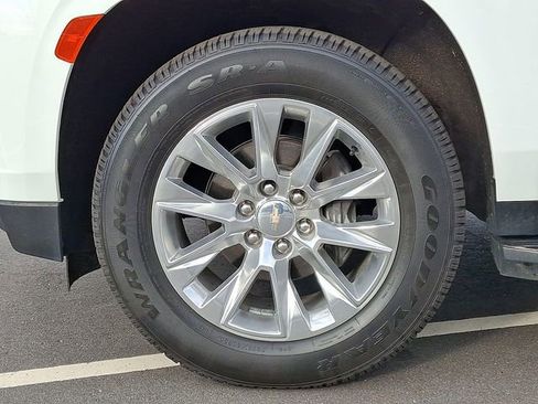 Used 2024 Chevrolet Suburban Premier image 8