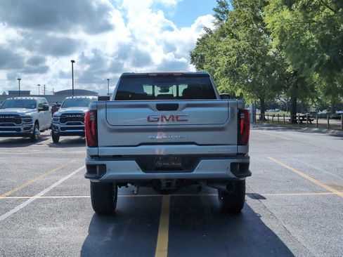 New 2026 GMC Sierra 2500 Denali w/ Denali Reserve Package AWD/4WD image 4