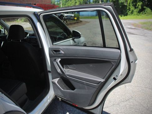 Used 2021 Volkswagen Tiguan SE w/ Panoramic Sunroof Package AWD/4WD image 57
