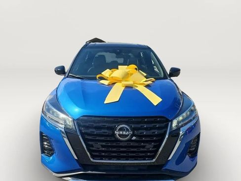 Used 2024 Nissan Kicks SR w/ SR Premium Package image 6