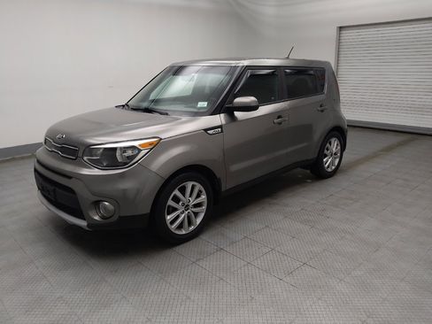 Used 2019 Kia Soul + image 2