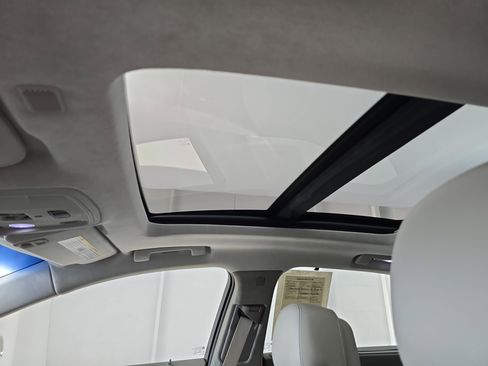 Used 2013 Cadillac XTS Platinum image 27