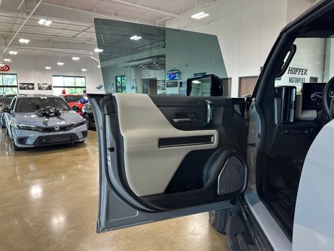 Used 2026 GMC Hummer EV SUV AWD/4WD image 12