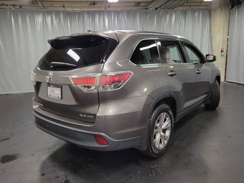 Used 2014 Toyota Highlander XLE AWD/4WD image 8